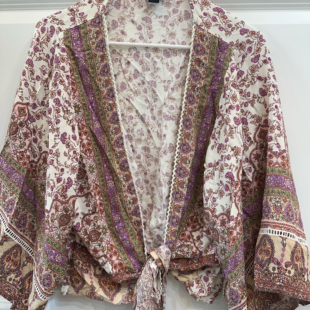Day Trip from Buckle: Floral Kimono with Tie Front